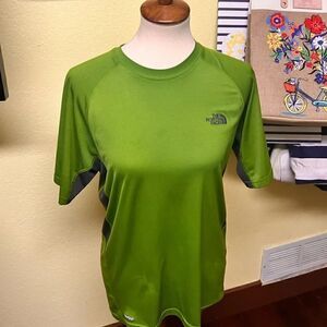 Men’s Size Small Green North Face Vapor Wick Exercise Shirt #YC23
